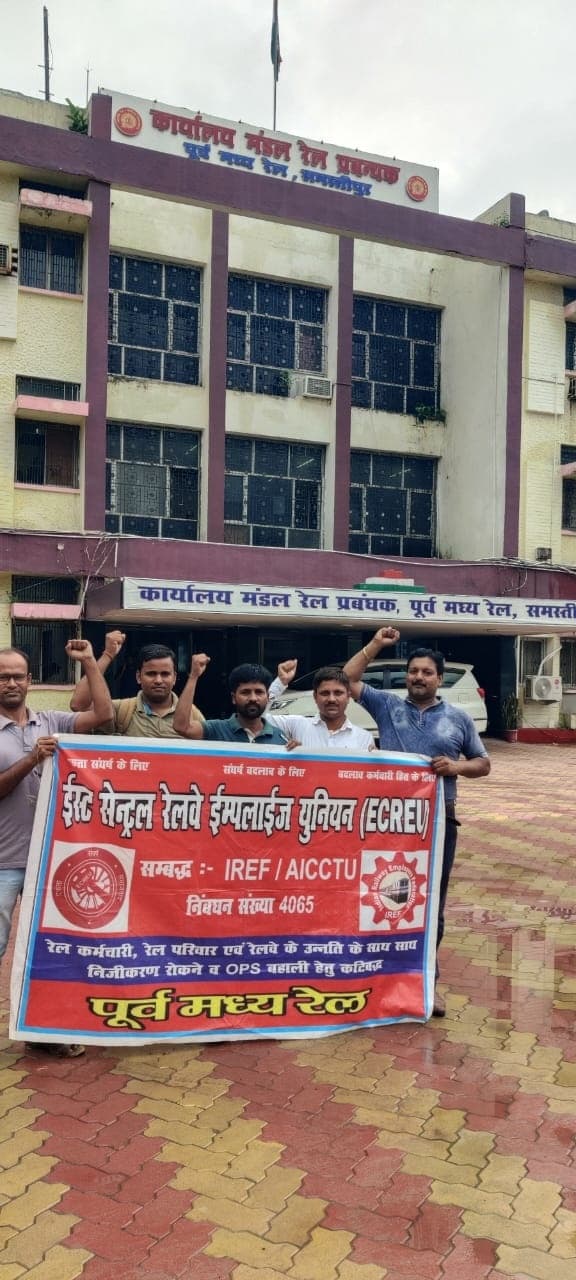 रेलवे में ठेकेदारी प्रथा रोके और तीन लाख खाली पदों को जल्द भरें: यूनियन