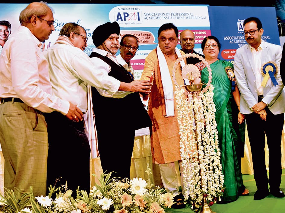 राज्यों को मेडिकल परीक्षाएं कराने की मिले अनुमति : ब्रात्य