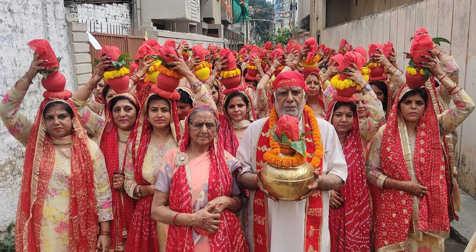 अखंड ज्योत स्थापना से पूर्व निकली कलश यात्रा