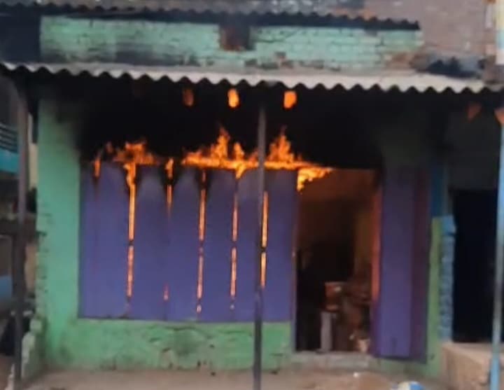 टीवी रिपेयरिंग की दुकान में लगी भीषण आग, डेढ़ लाख का नुकसान