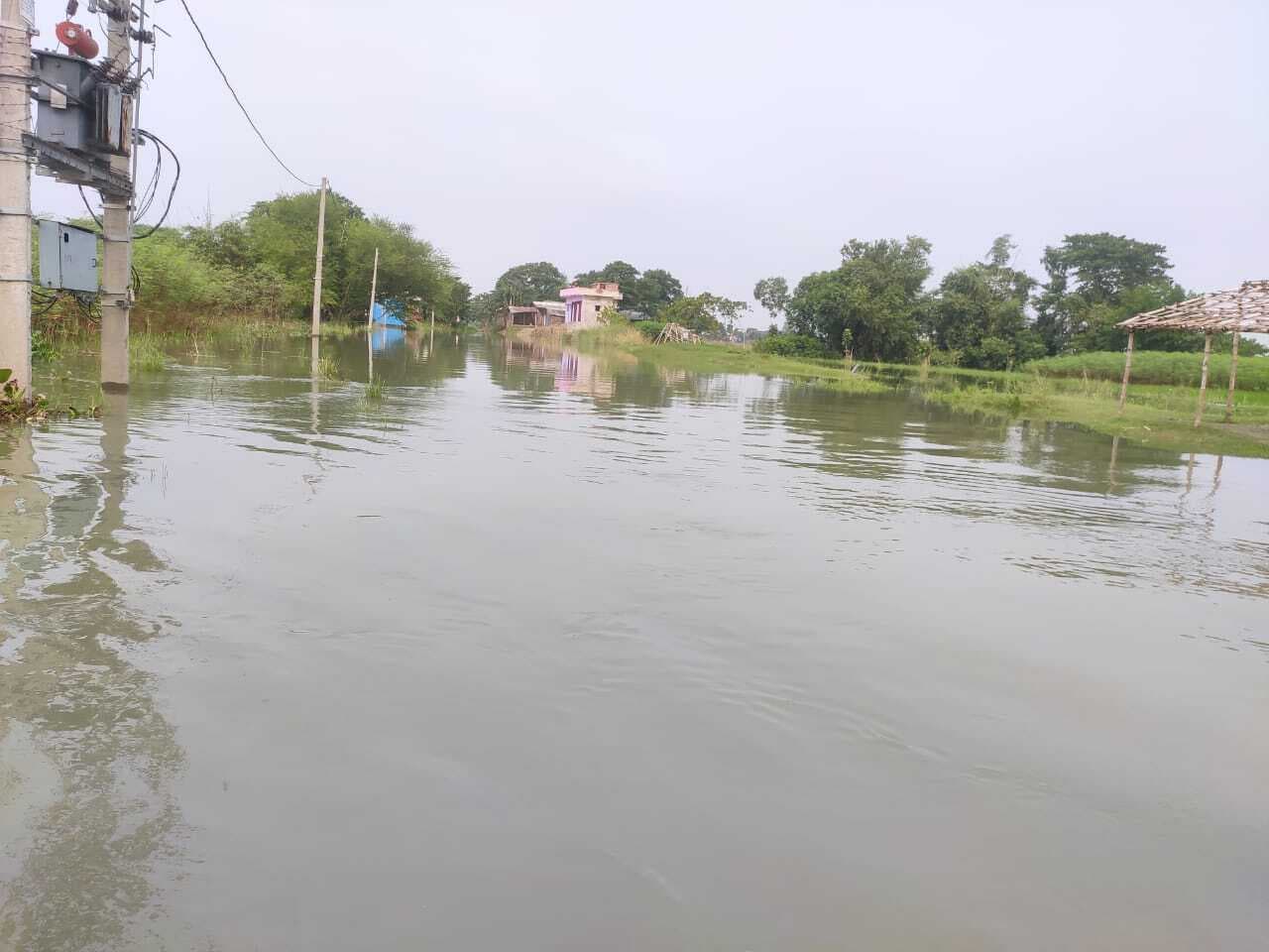 जल-जमाव व कीचड़ से बाजार व चौक-चौराहे की स्थिति नारकीय