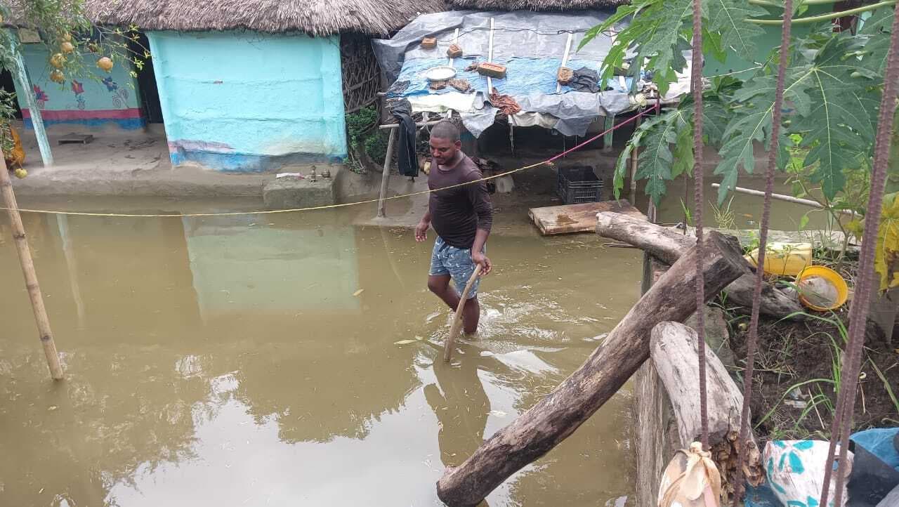 कोसी ने उग्र रूप किया धारण, दो दर्जन गांव प्रभावित