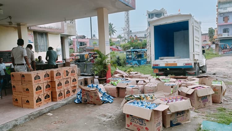 गाड़ी पर डाक पार्सल लिख कर रहा था शराब की तस्करी, धराया