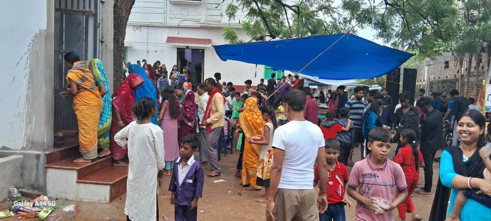 दुधानी व हिजला नाग बासुकी मंदिर में डलिया चढ़ाने पहुंचे लोग