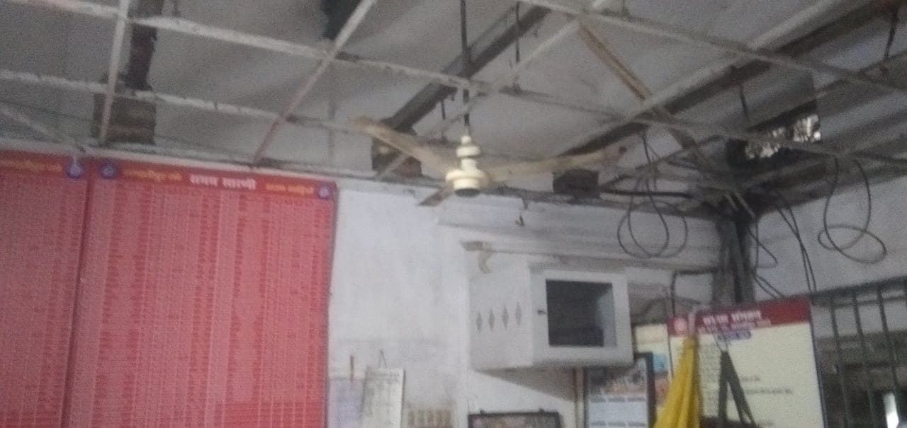 परिचालन कंट्रोल से फॉल्स सीलिंग हटाने का काम शुरू