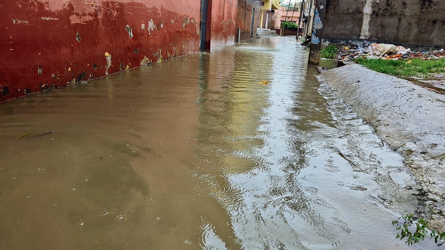 लगातार हो रही बारिश से शहर ताल-तलैया में तब्दील