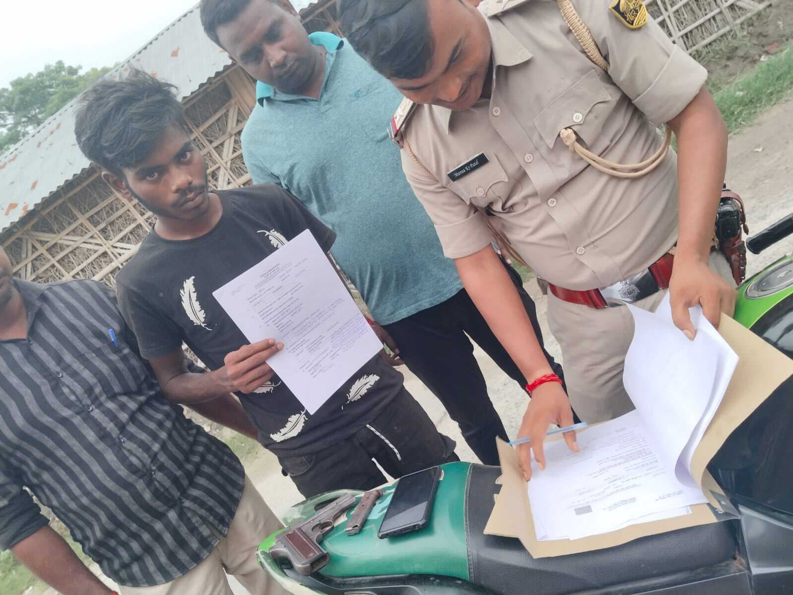 देसी पिस्टल व बाइक के साथ एक बदमाश गिरफ्तार