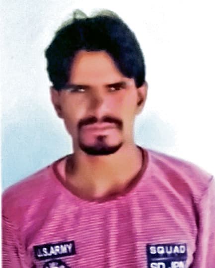 युवक का शव मिला, परिजन बोले भीड़ ने पीटकर मार डाला