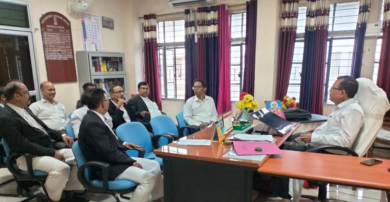 अधिवक्ता राष्ट्रीय लोक अदालत बनायें सफल : पीडीजे