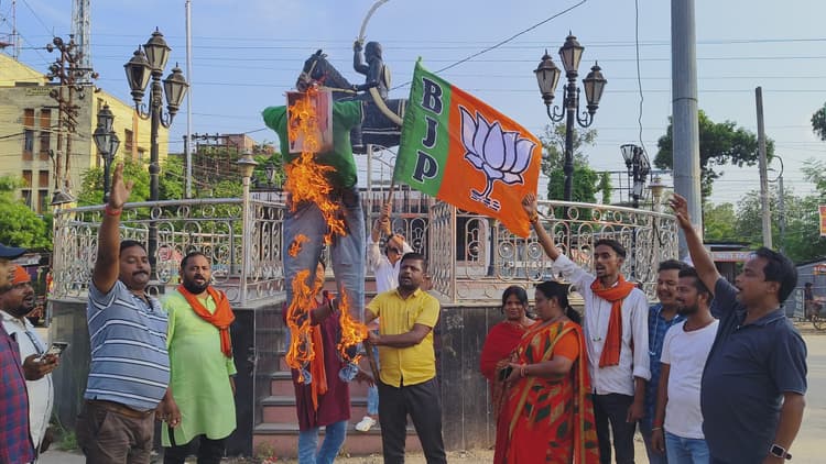 सनातन व देश विरोधी हैं राहुल गांधी