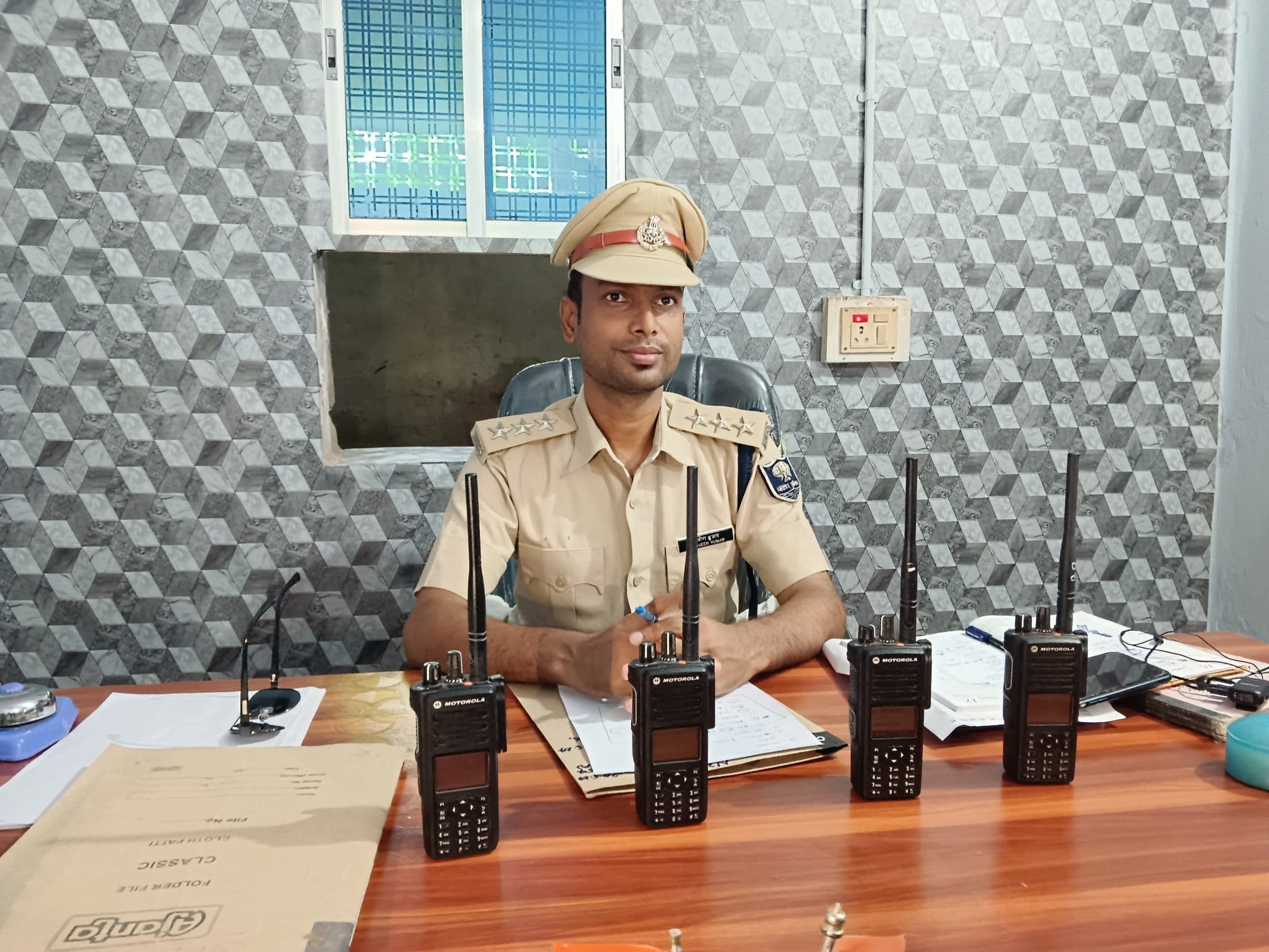 लीड- आधुनिक उपकरण व नयी गाड़ी से लैस हुई यातायात पुलिस