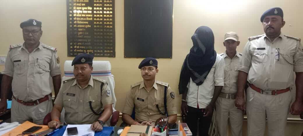 अपराध की योजना बनाते तीन बदमाश अवैध हथियार के साथ गिरफ्तार