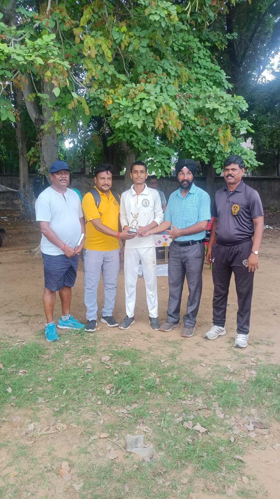 सुमित तिवारी की घातक गेंदबाजी से एसडीएसएम जीता