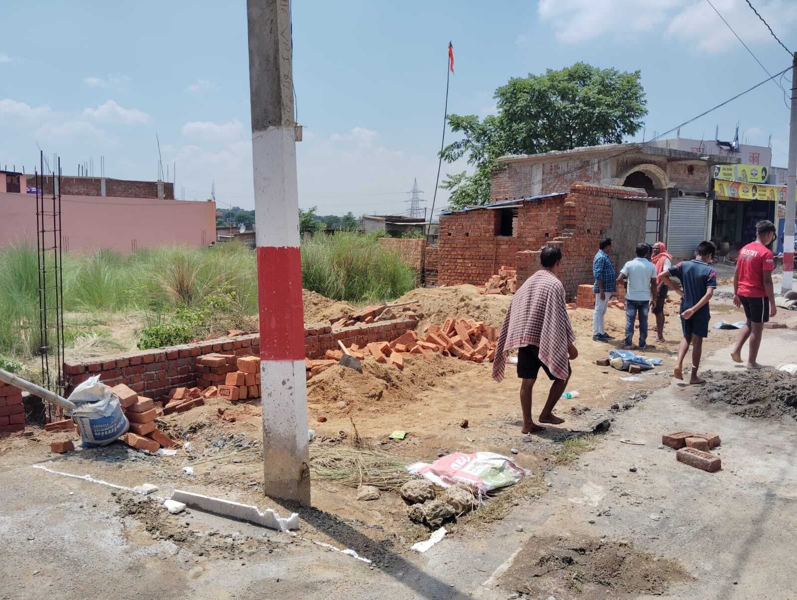 सिंघवा में अपराधियों ने की फायरिंग, जमीन मालिक के बेटे से मारपीट