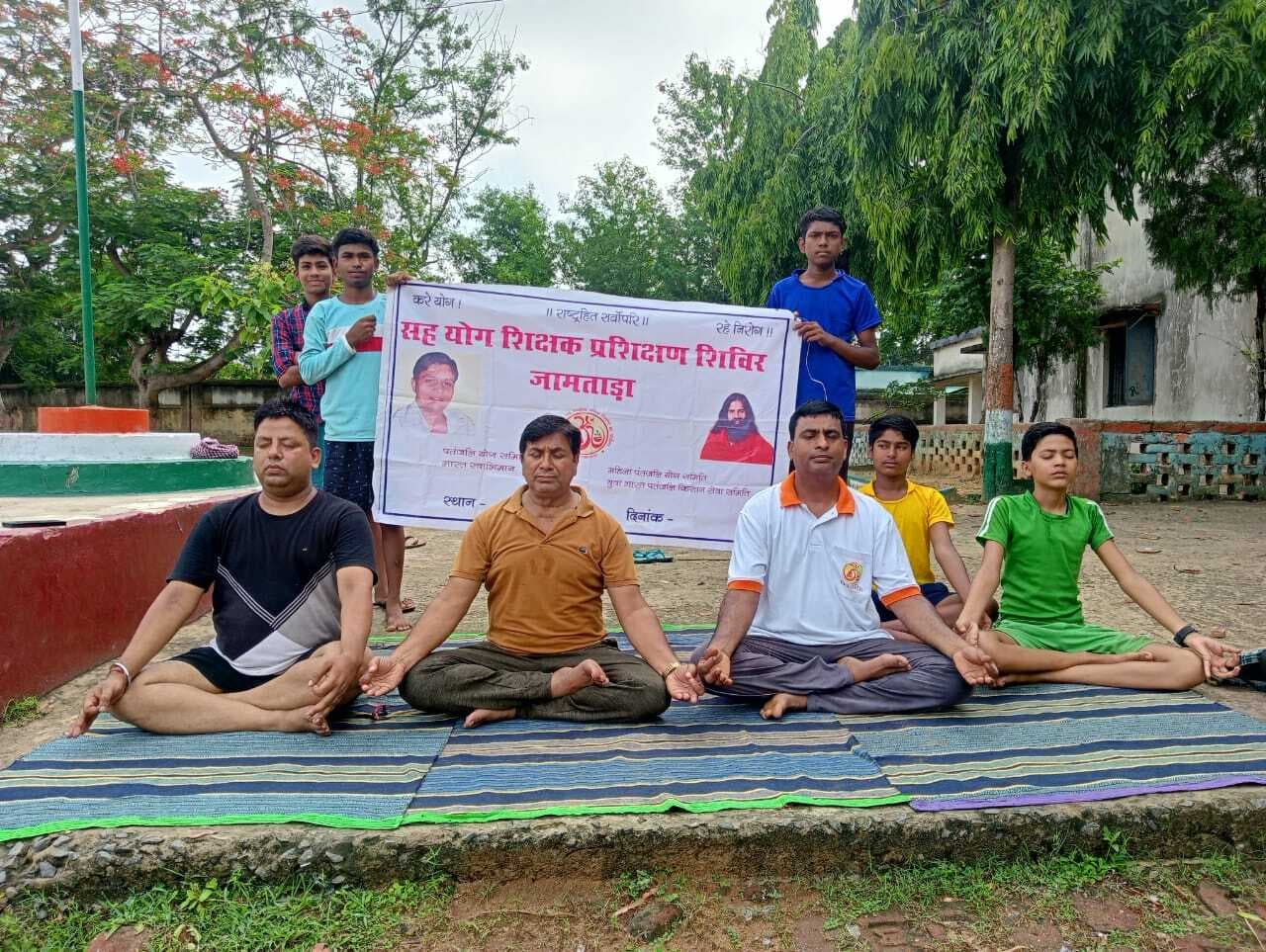 बच्चों को योग का दिया प्रशिक्षण, बताये फायदे