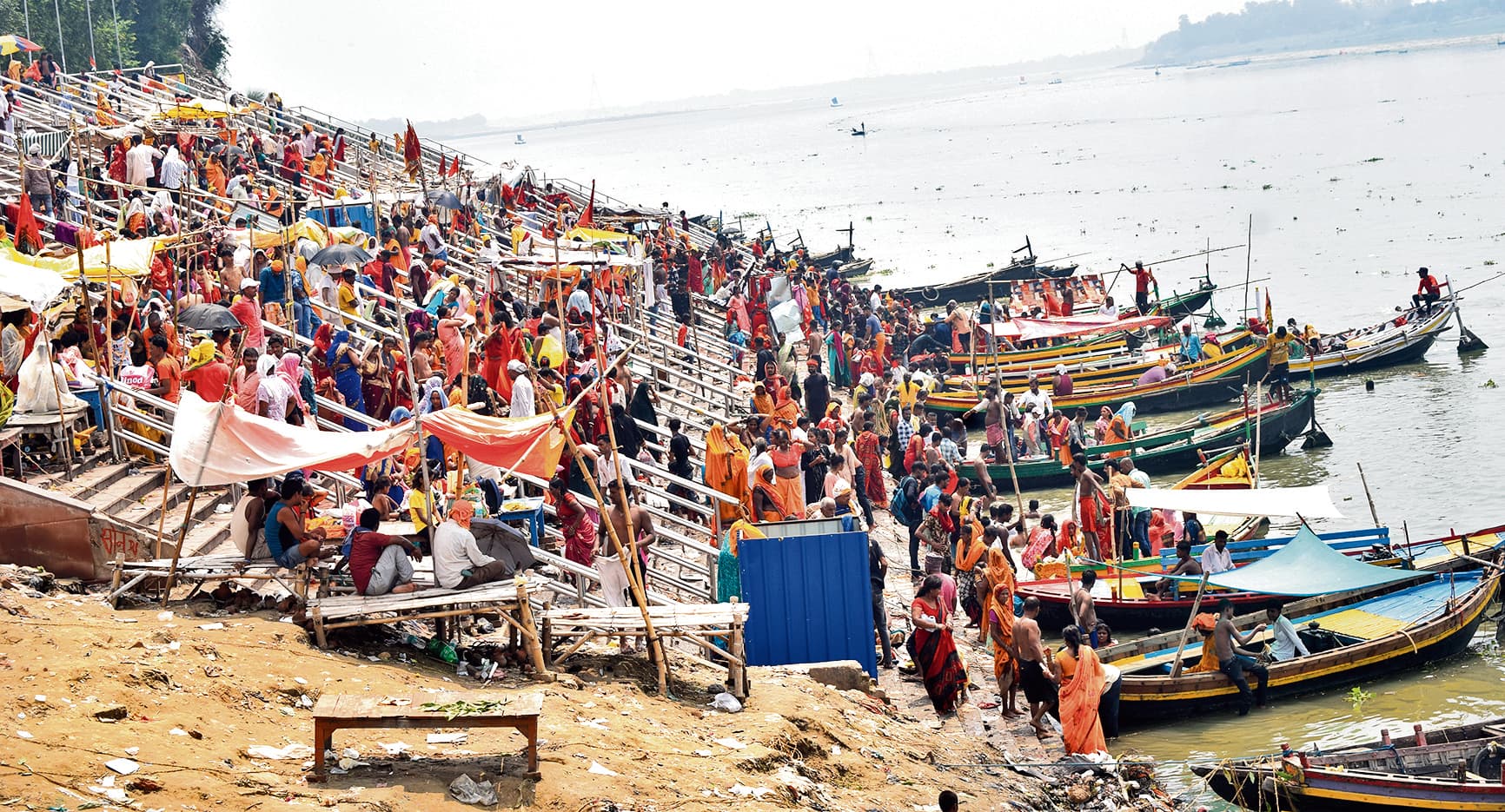 मुंडन संस्कार को लेकर रामरेखा घाट पर उमड़ी श्रद्धालुओं की भीड़