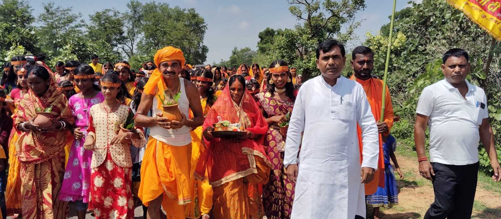 काली मंदिर में प्रतिमा की प्राण प्रतिष्ठा को लेकर निकली कलश यात्रा