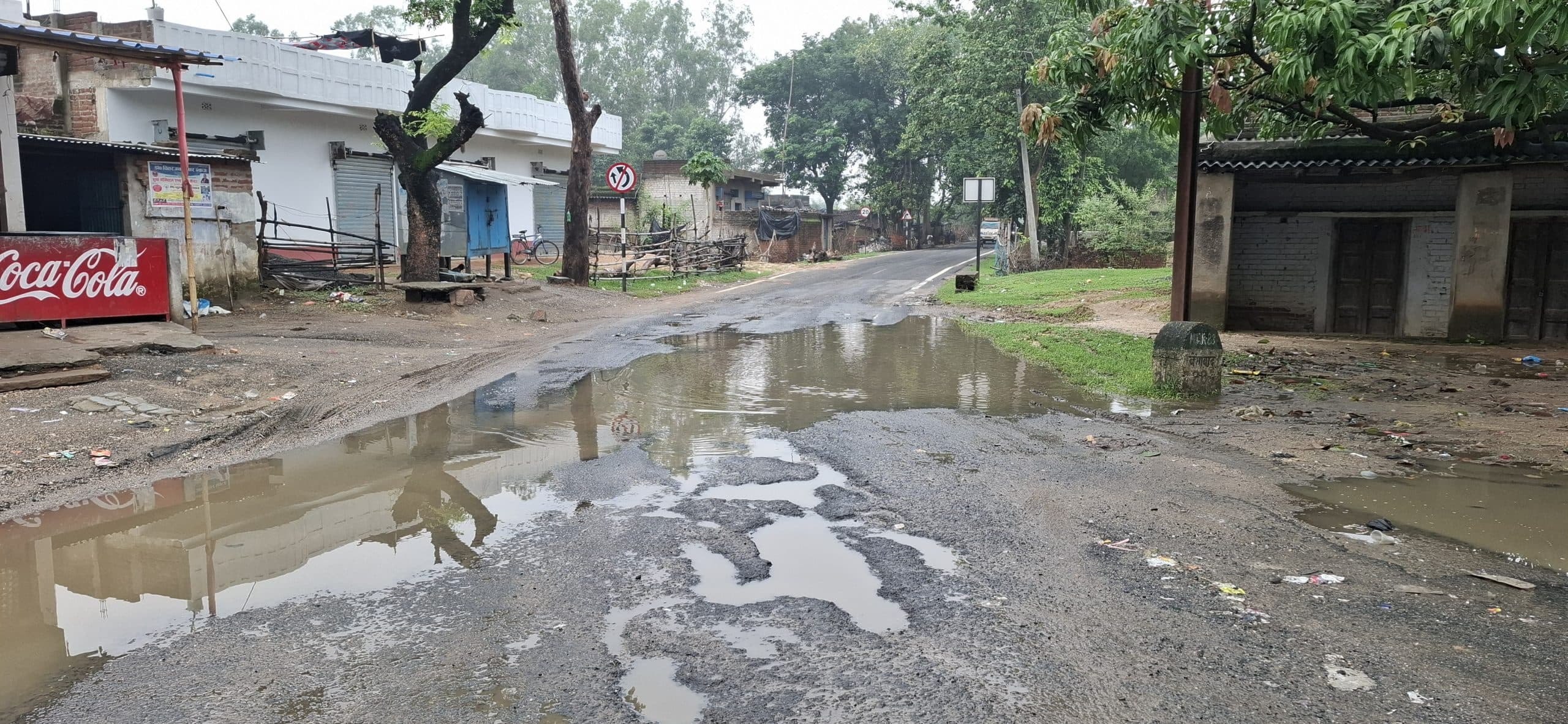 श्रावणी मेला के मद्देनजर बदहाल सड़कों को दुरुस्त करने की मांग