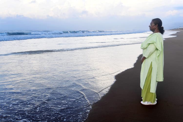 बेहतर भविष्य के लिए पर्यावरण की रक्षा को ‘छोटे’ और ‘स्थानीय’ स्तर पर कदम उठायें : राष्ट्रपति