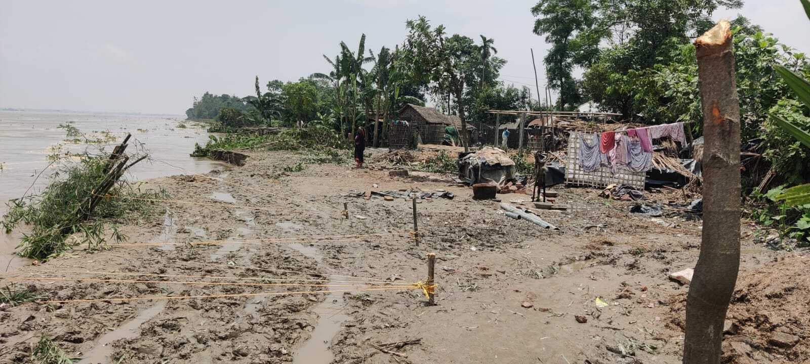 सिरसी पंचायत में महानंदा ने बरपाया कहर,  भीषण कटाव में कई घर नदी में विलीन