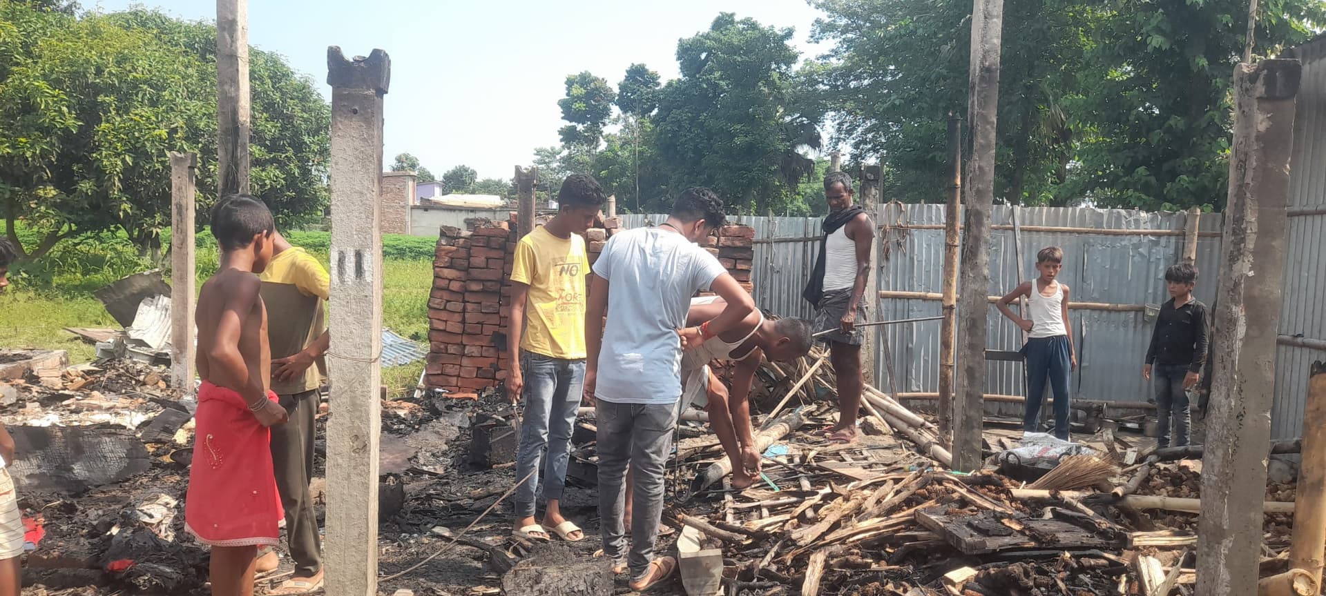 आग लगने से घर जला, चार लाख की क्षति