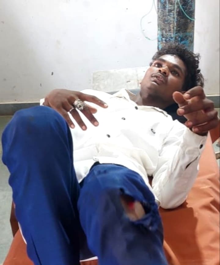 पिकअप गाड़ी दुर्घटनाग्रस्त, पांच घायल, एक रेफर