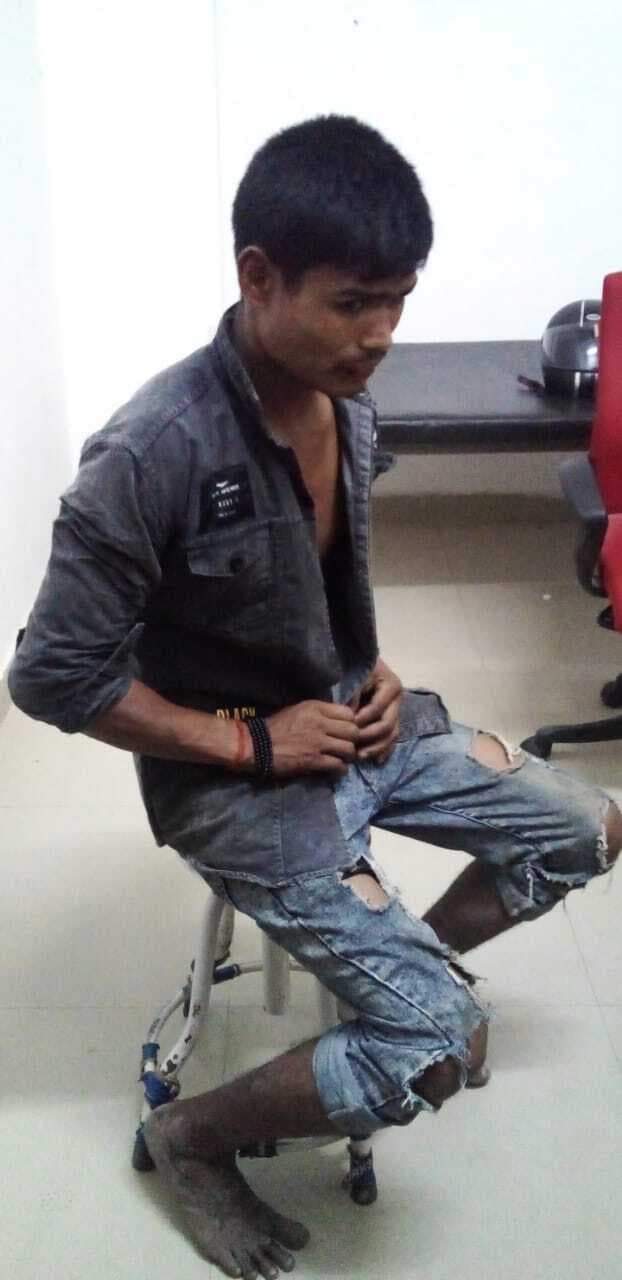 मोबाइल झपट कर भाग रहा युवक धराया, ग्रामीणों ने किया पुलिस के हवाले