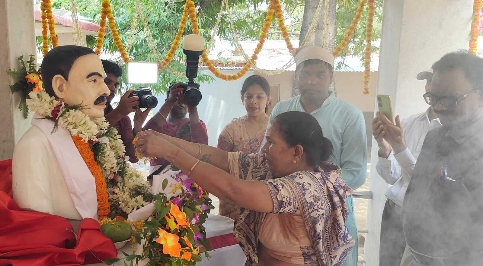 जनजागरण केंद्र के संस्थापक की प्रतिमा का अनावरण