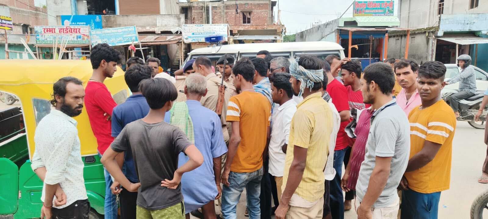 बाइक व ई-रिक्शा में हुई टक्कर, थाना पहुंचा मामला, छानबीन में जुटी पुलिस