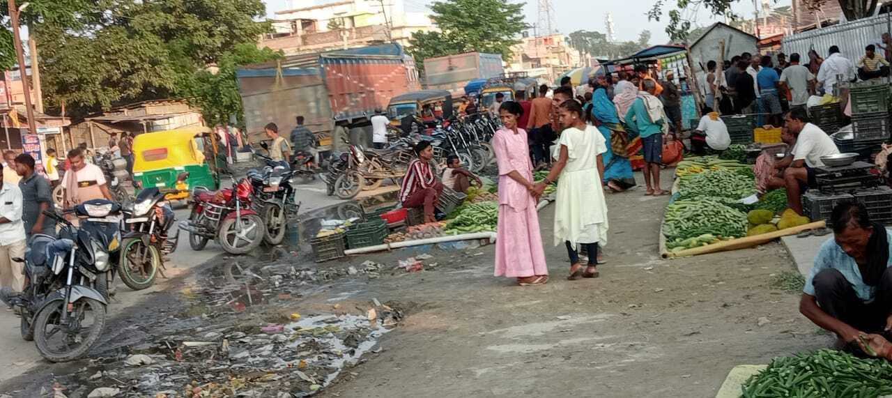 अतिक्रमण की वजह से लोग हो रहे परेशान