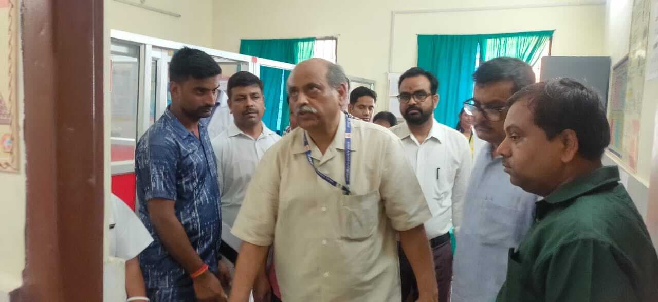 पदाधिकारी ने एपीएचसी रानीपतरा का किया निरीक्षण