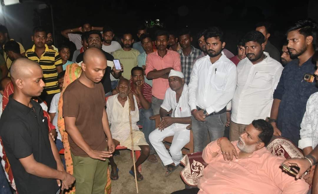 शिक्षक हत्याकांड में पीड़ित परिवार से मिले सांसद पप्पू यादव