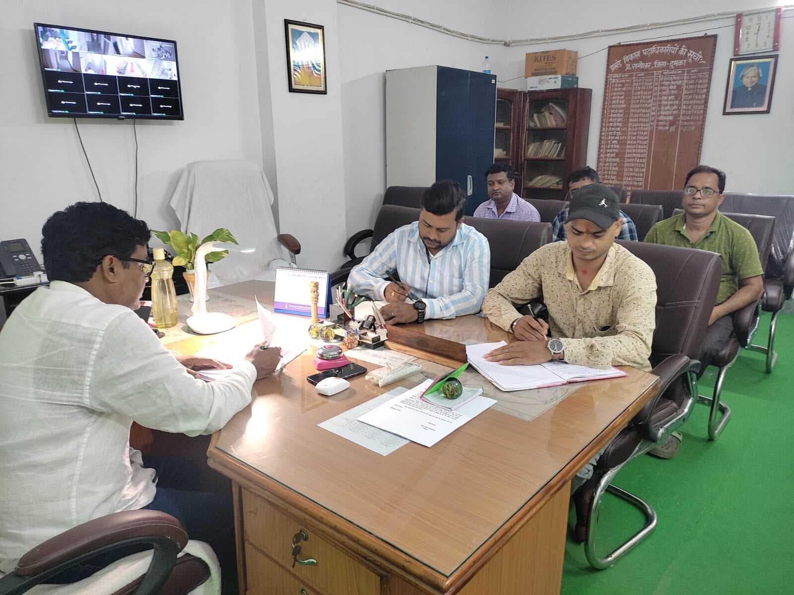 मतदाता सूची में नाम जोड़ने बीएलओ अब घर-घर करेंगे सर्वे : बीडीओ