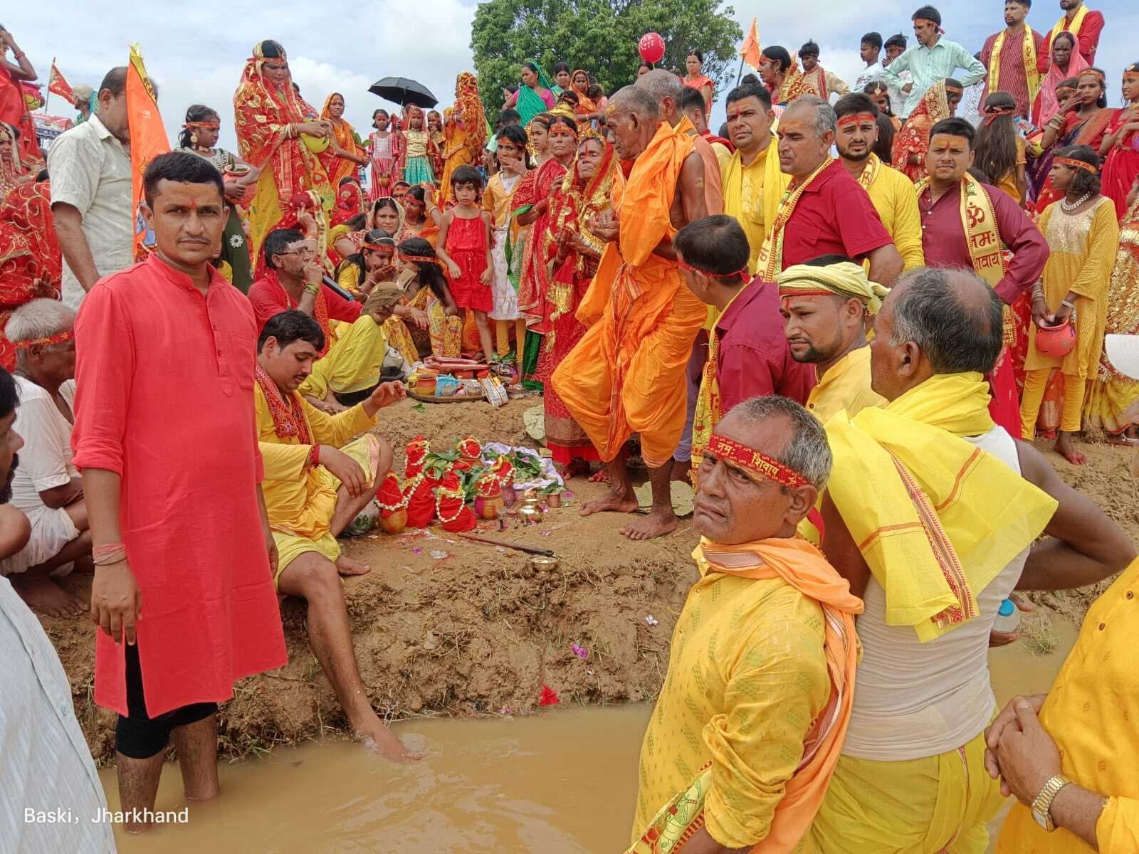 नवनिर्मित गणेश मंदिर की प्राण-प्रतिष्ठा को लेकर निकाली भव्य कलश यात्रा