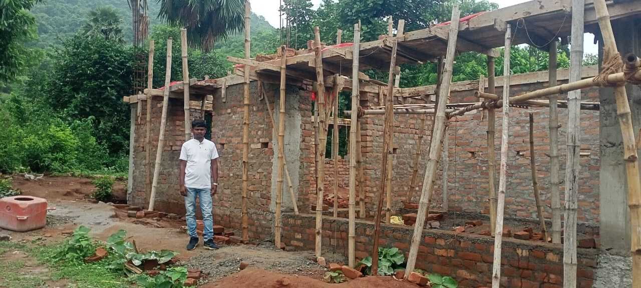 आंगनबाड़ी भवन निर्माण में गड़बड़ी की शिकायत