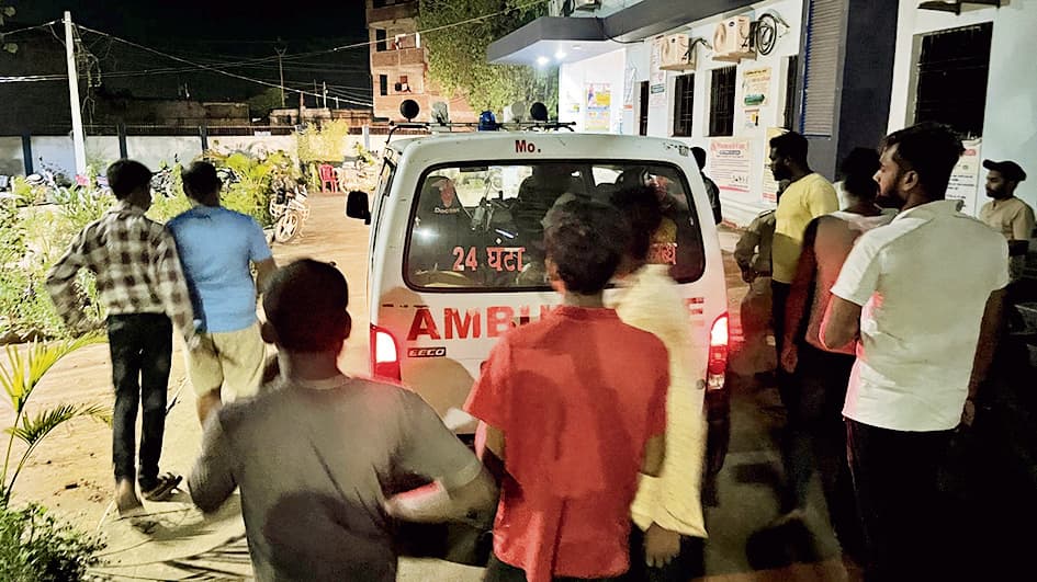 सड़क दुर्घटना में बाइक सवार की मौत, एक घायल