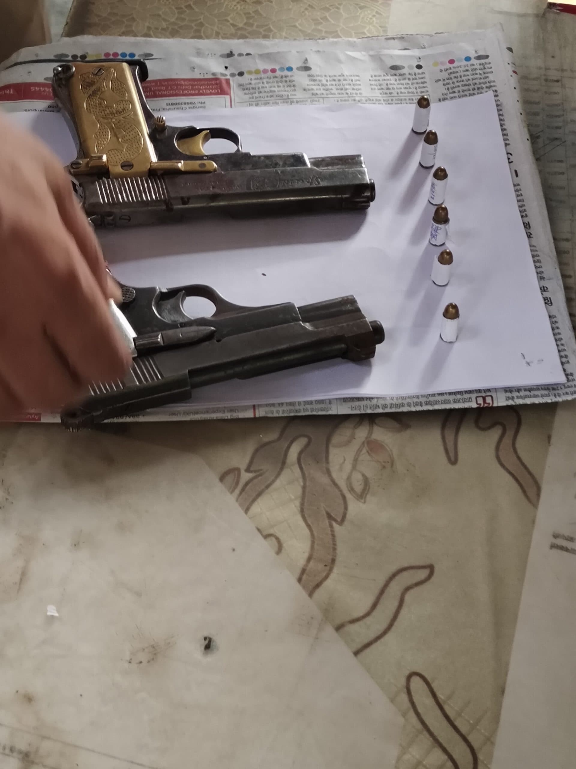 कोदरिया गांव में छापेमारी कर आर्म्स के साथ महिला को किया गिरफ्तार