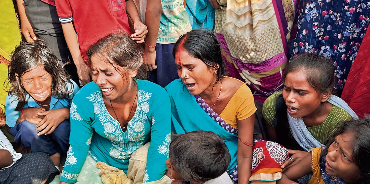 बिहटा-सरमेरा मुख्य मार्ग पर सड़क पार कर रही महिला को ट्रक ने रौंदा, गयी जान