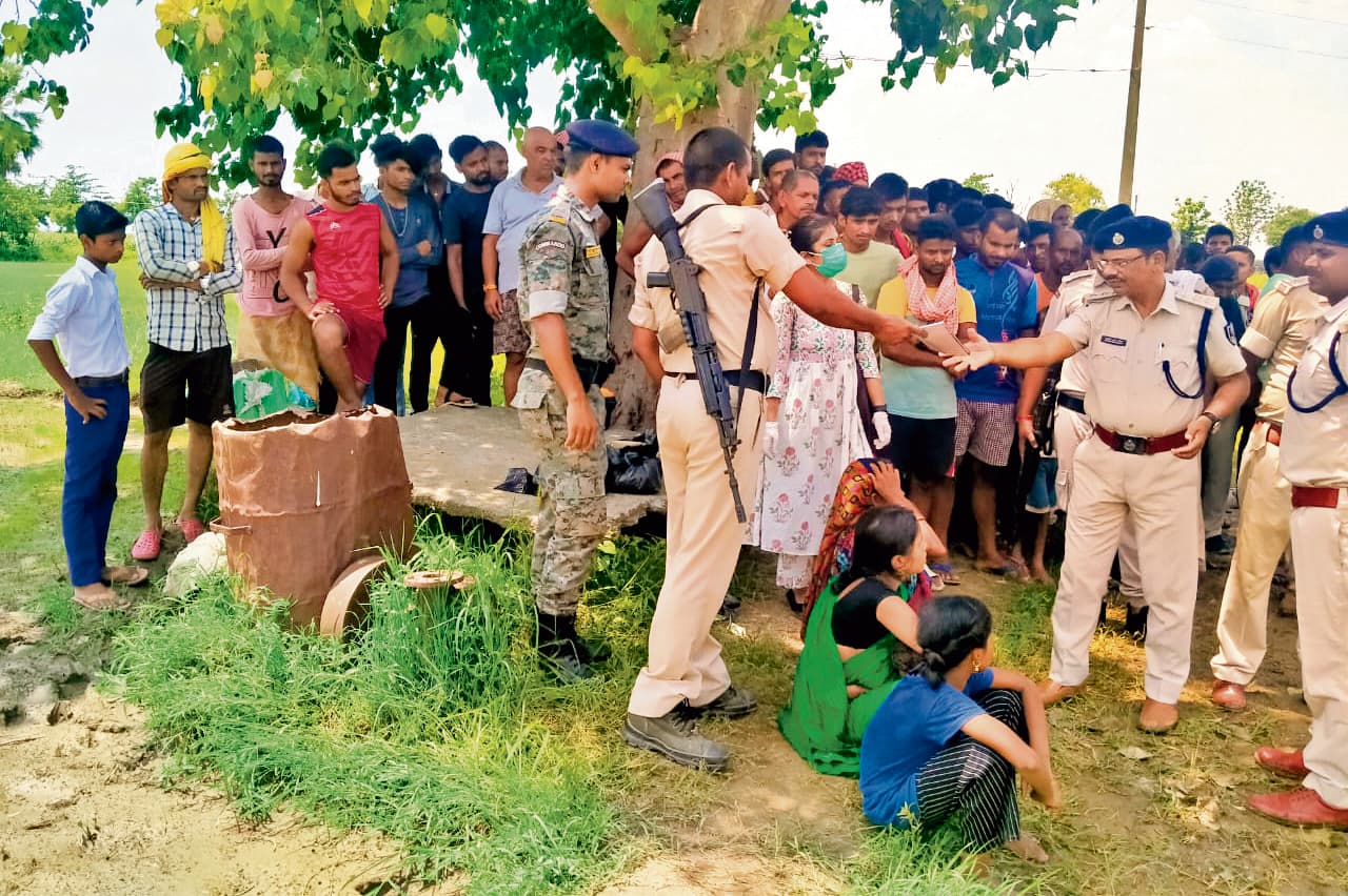अस्पताल के नाम पर पत्नी को बधार ले गया, ईंट-पत्थर से कूच कर दी हत्या