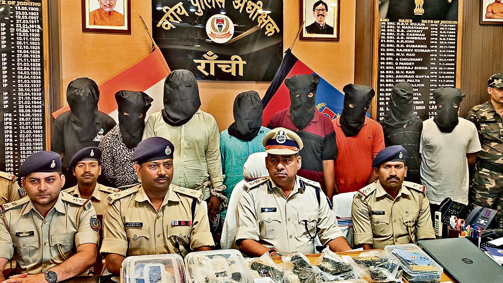 crime news : पलामू के हेलमेट गिरोह ने डीपी ज्वेलर्स से लूटे थे डेढ़ करोड़ के जेवरात, आठ गिरफ्तार