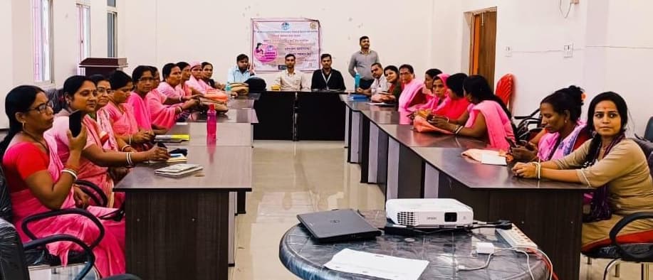 आशा को दी जा रही है एम आशा एप का प्रशिक्षण