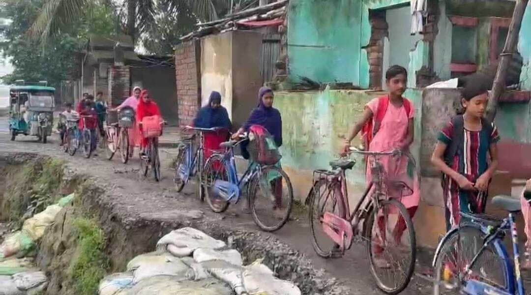 गंगा के जलस्तर में वृद्धि, कटाव से लोगों में जान-माल की चिंता