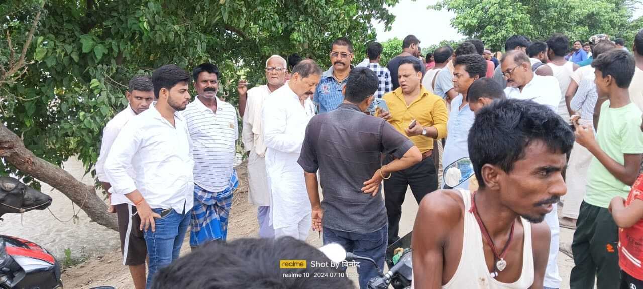 मंत्री रत्नेश सादा के गांव का टूटा सड़क संपर्क