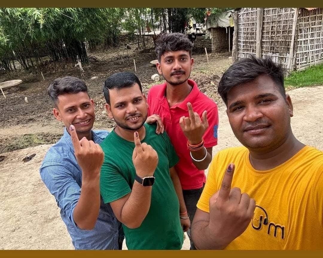 रूपौली में जलपान से पहले मतदान के लिए बूथों पर लगी रही लंबी कतार