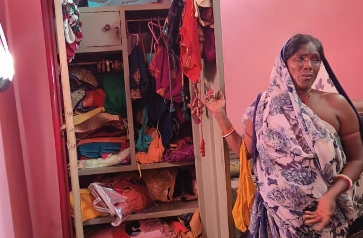 घर में सो रहे सदस्यों पर नशीला पदार्थ स्प्रे कर 2.80 लाख की संपत्ति चोरी