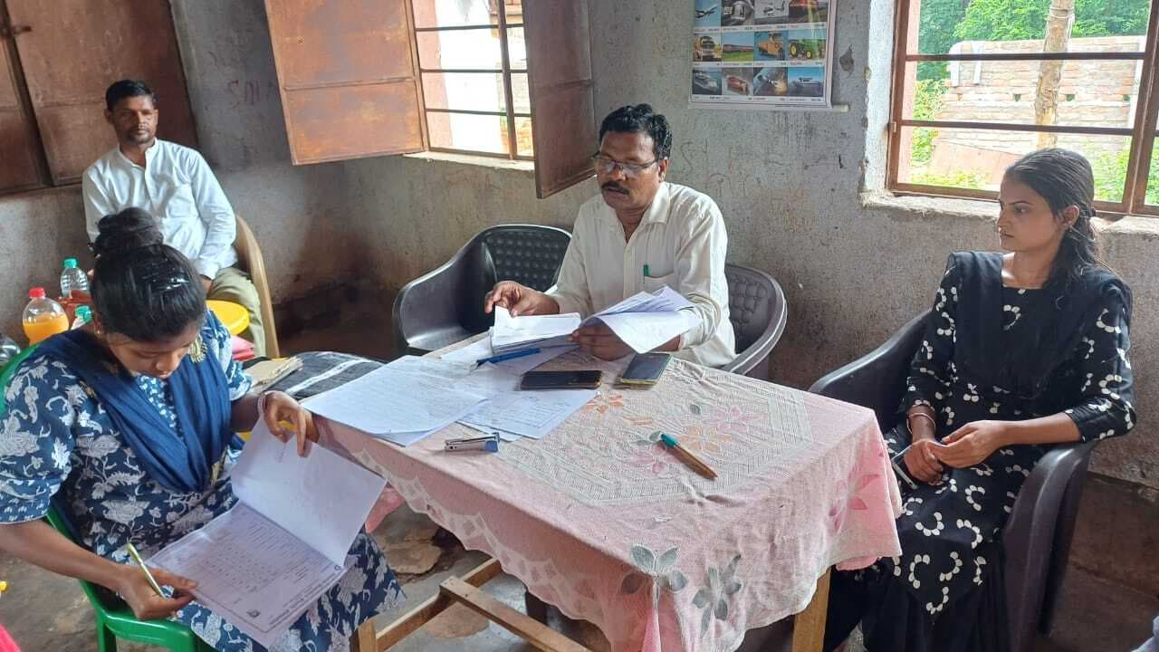 हाथकाठी मुस्लिम टोला की सहायिका बनी राहिमा