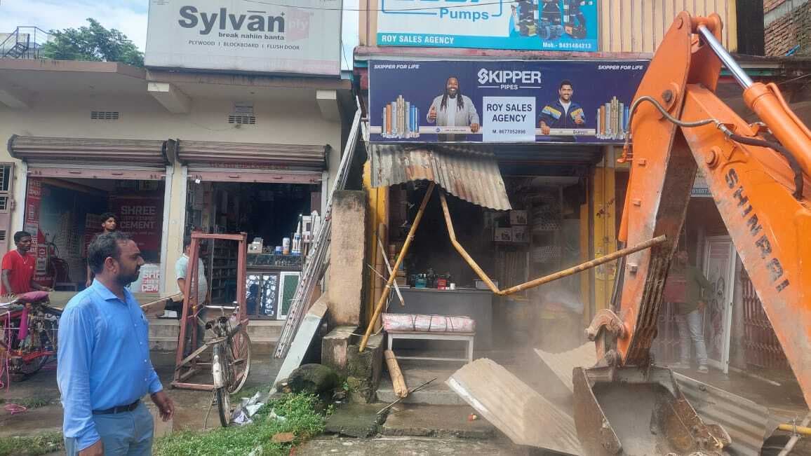 शहर में नप ने चलाया अतिक्रमण हटाओ अभियान, अतिक्रमणकारियों में हड़कंप