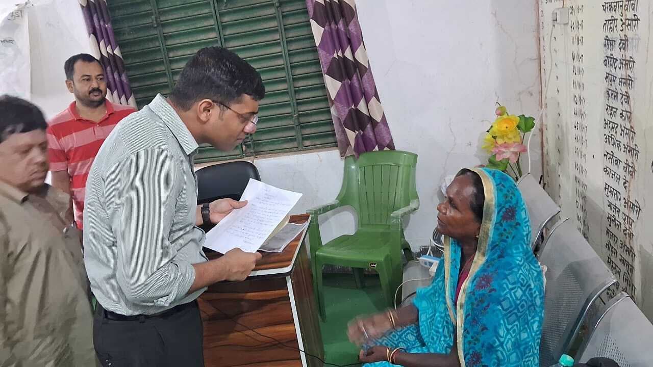 शिविर में आवेदनों का किया गया निष्पादन, एसडीओ ने ऑन द स्पॉट प्रमाण-पत्र बांटे