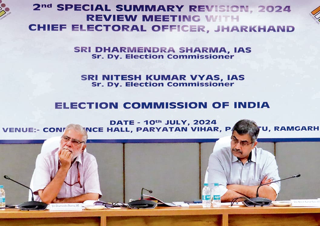 Jharkhand assembly election news : चुनाव आयोग की टीम झारखंड पहुंची आज पतरातू के रिसॉर्ट में होगी बैठक