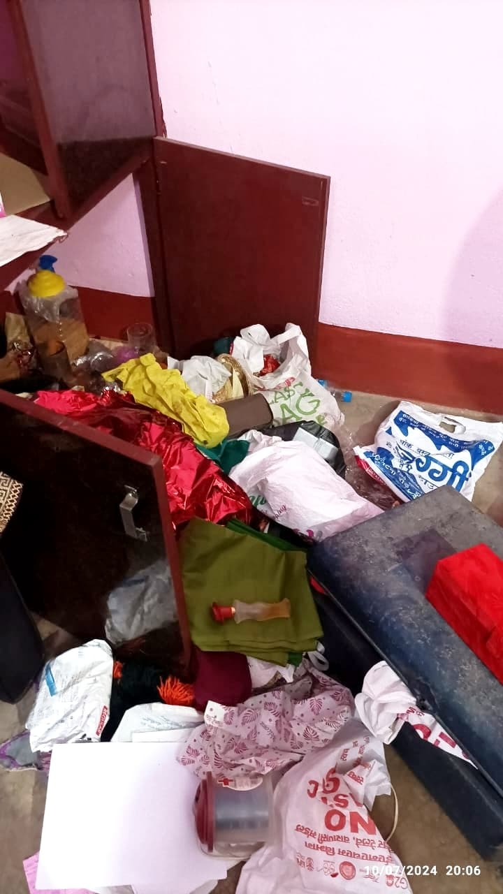 घर का ताला तोड़ नकद समेत जेवरात की चोरी